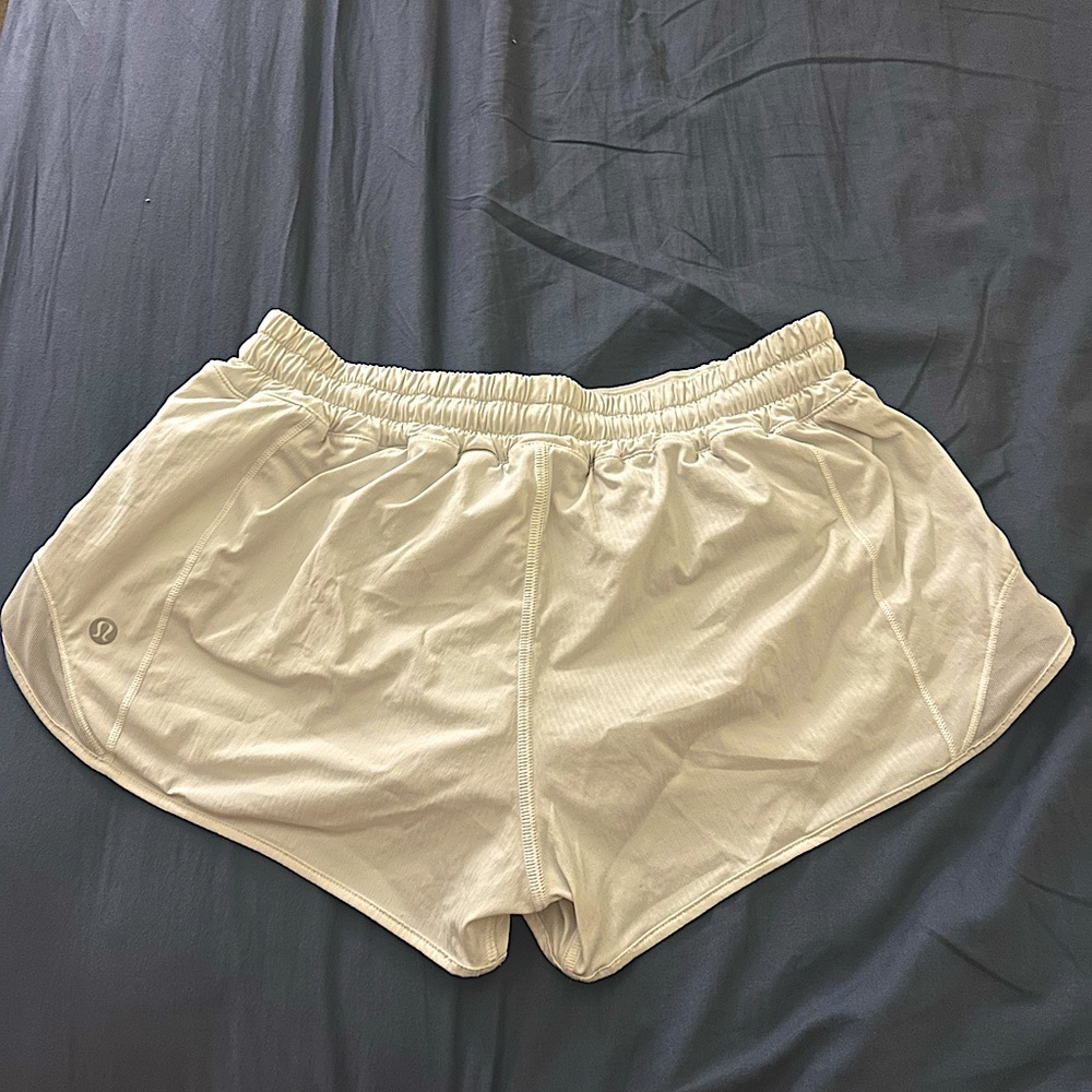 Lululemon hotty hot shorts white